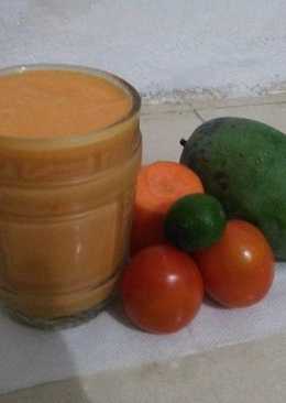 Jus 4 diva(tomat, wortel, mangga, dan jeruk nipis)