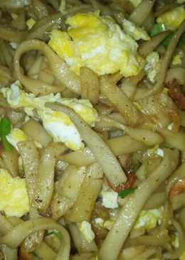 Kwetiau goreng udang telur