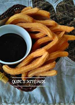 Churros (krispi di luar lembut d dalam)