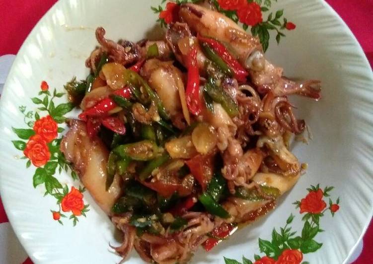 resep makanan Tumis cumi asin cabe hijau