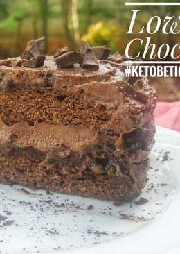 Keto Chocolate Cake with Silky Cream #ketopads_cp_ketobeticcake