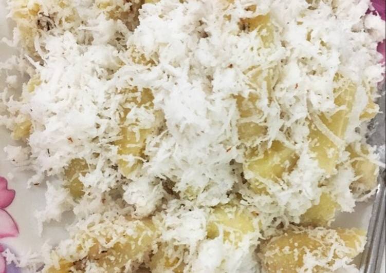 Pisang rebus tabur kelapa (masakan rumah sederhana) foto resep utama