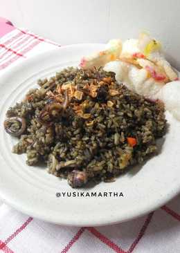 Nasi goreng cumi hitam