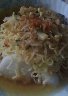 Lontong mie atau lontong balap
