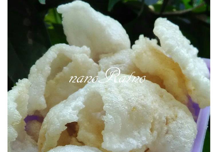 bahan dan cara membuat Kerupuk Nasi (kukus~loyang)