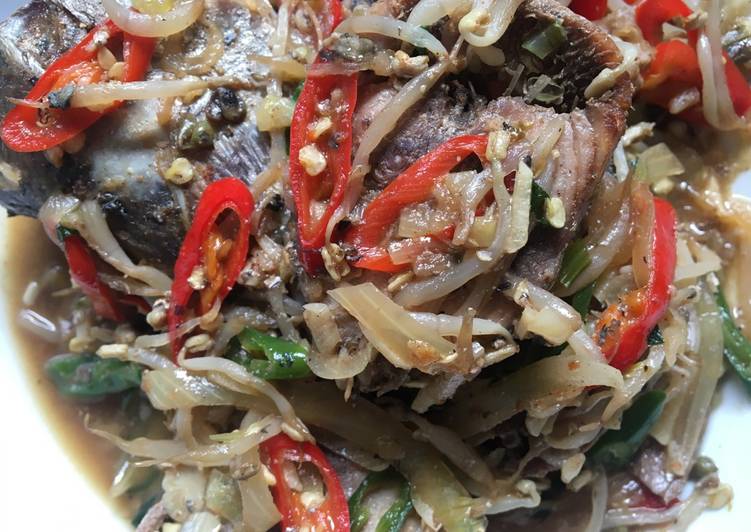 resep masakan Tumis Ikan Tuna (Tongkol Batik) plus Kecambah