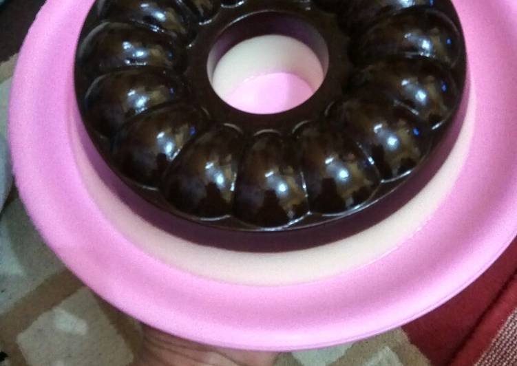 cara membuat Puding coklat lapis :)