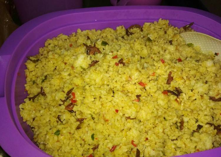 gambar untuk resep makanan Nasi goreng ikan teri pedas