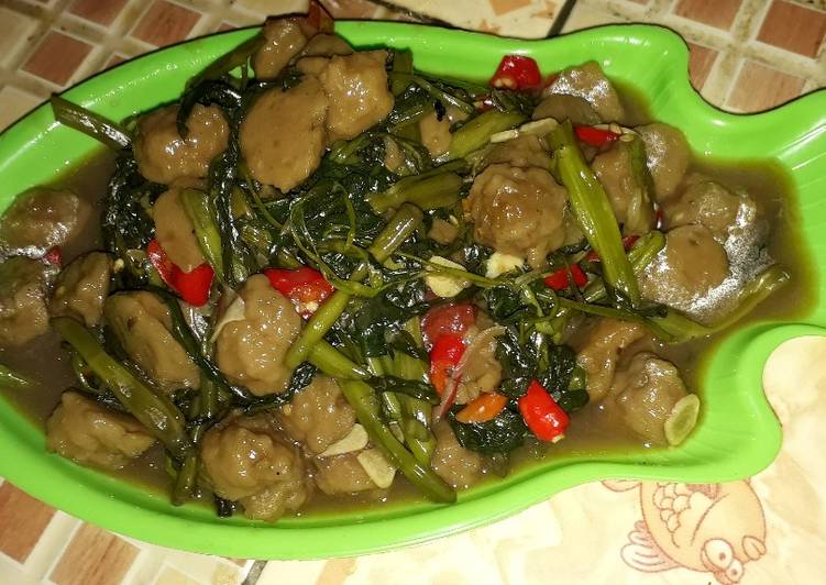 Resep Tumis kangkung mix bakso saus tiram Oleh Nhelly Affandi