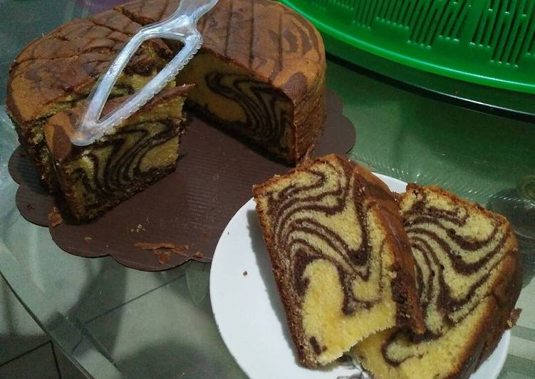 resep lengkap untuk Zebra cake (enak banget deh)