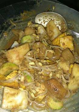 Kupat tahu/rujak lontong