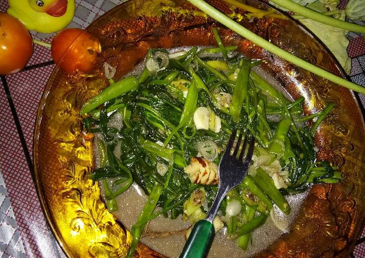 cara membuat Cah kangkung terasi