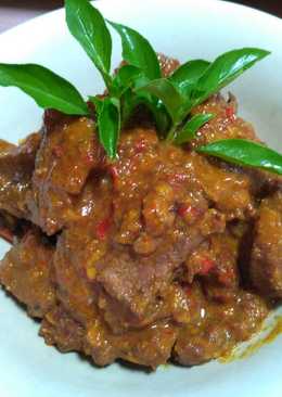 Rendang (pedas) daging sapi