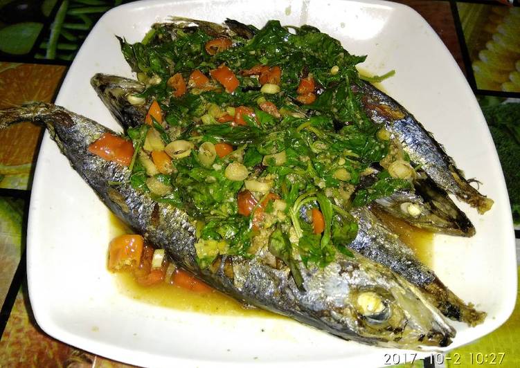 resep masakan Ikan pindang pedas tabur kemangi & serreh