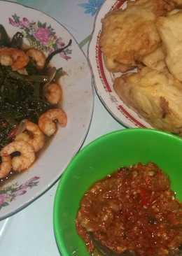 Menu hari ini kangkung, gehu, sambal terasiðŸ˜‹