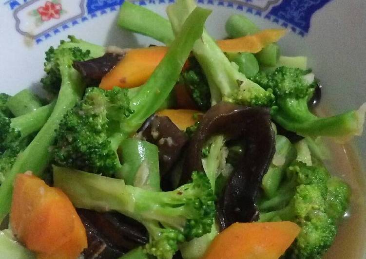 bahan dan cara membuat Cah brokoli campur