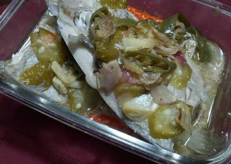 resep makanan Ikan Kuwe Tim Belimbing Wuluh