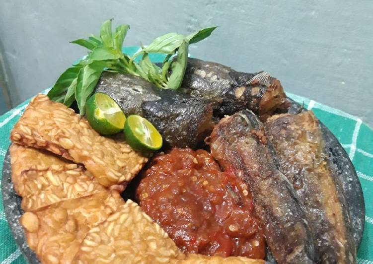 gambar untuk cara membuat Pecel Lele + Tempe Goreng