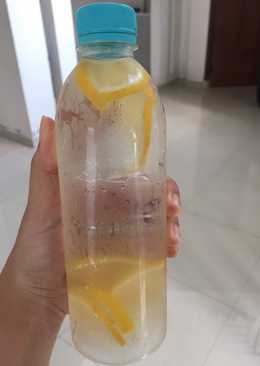 Lemon infused water