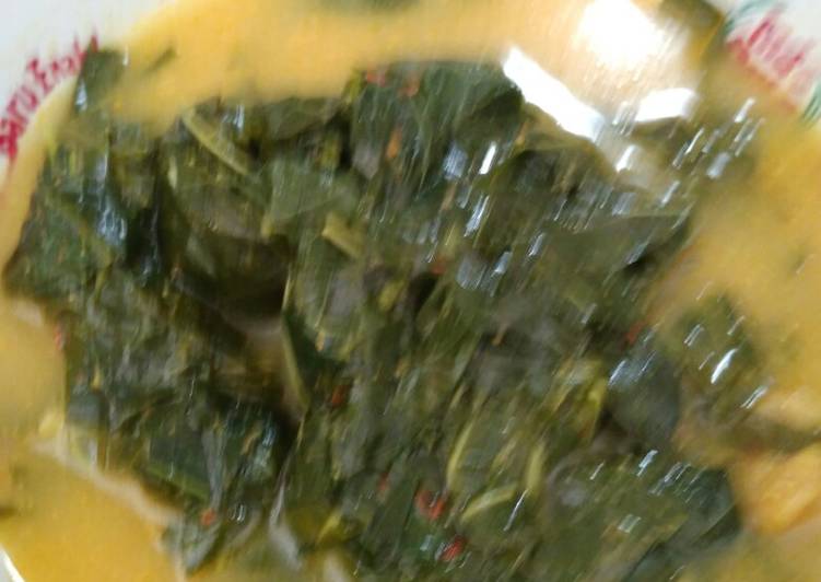 Gulai daun singkong