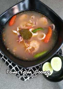 Hot Yummy Tom Yam Goong Seafood