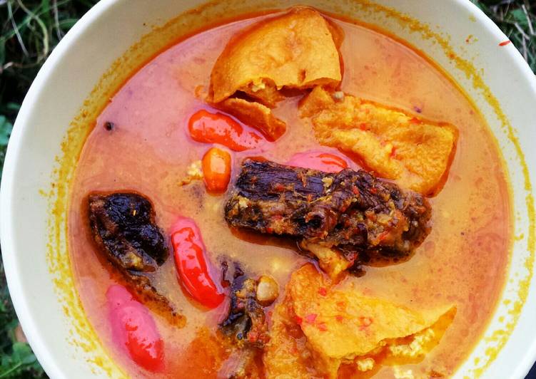 resep masakan Sayur Pedas Iwak Pe (ikan pari asap)