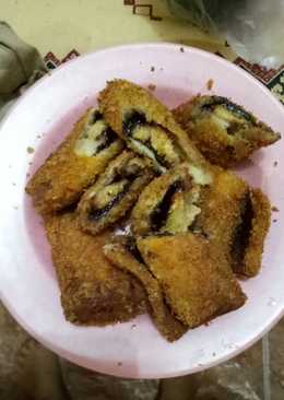 Roti goreng isi pisang coklat