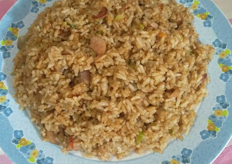 Nasi goreng sosis ayam foto resep utama