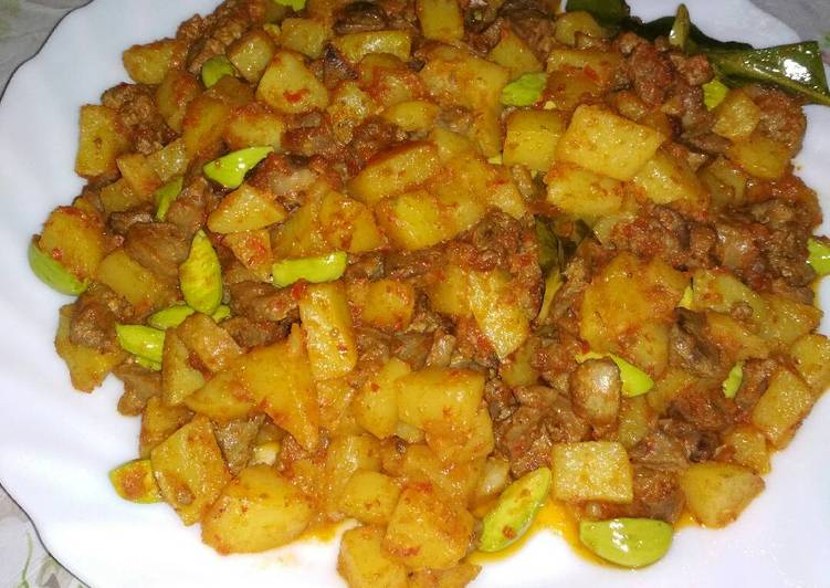 gambar untuk resep makanan Sambal goreng kentang hati pete