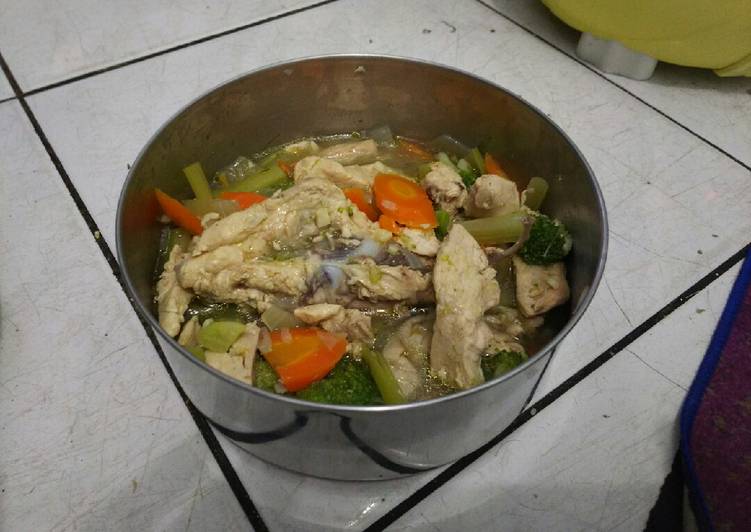 Cah Ayam Brokoli Wortel Ala Anak Kost Cah Ayam Brokoli Wortel Ala Anak Kost