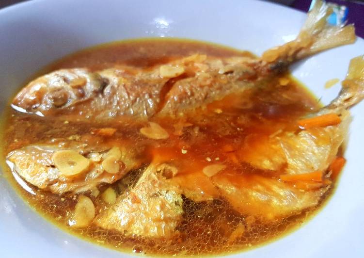 bahan dan cara membuat Ikan Bawal Kuah Asam Manis Rempah Jahe