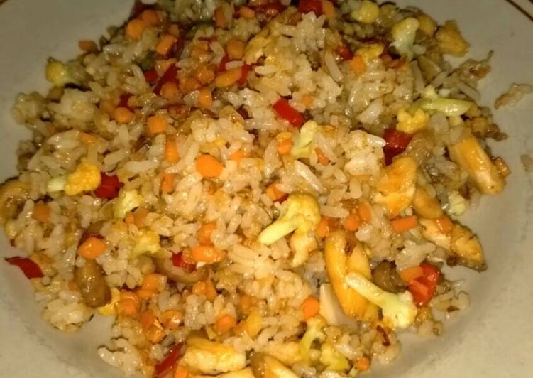 gambar untuk resep Nasi goreng ayam sayur