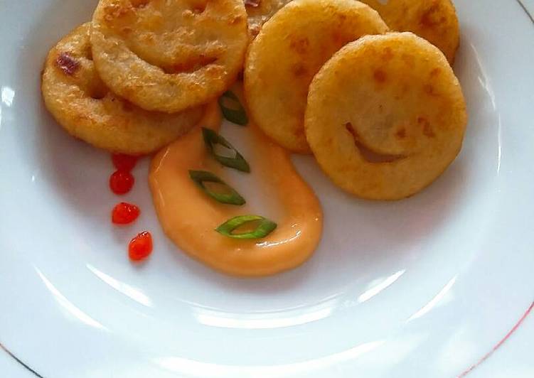 bahan dan cara membuat Smiley potato head (perkedel kentang)