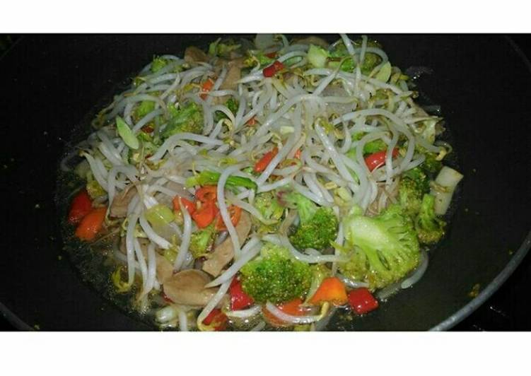 Resep Tumis tauge mix brokoli + bakso pedas Kiriman dari Suci Fadilah