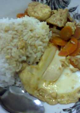 TTW dengan MSR (Tahu-Tofu-Wortel dengan Mata Sapi Rebus)