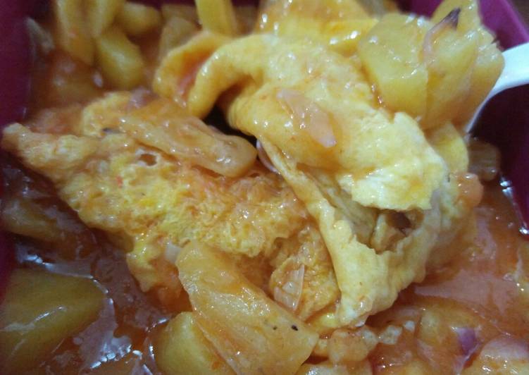 Telur dadar asam manis dengan nanas