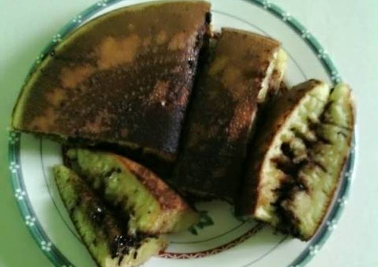 bahan dan cara membuat Martabak Bolu Rasa Coklat