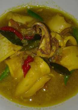 Cumi pedas asam kuah kuning