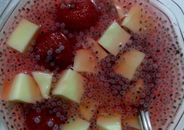  Resep Seger segerrr Puding selasih kuah strawberry oleh 