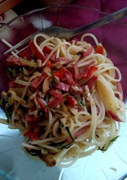 Super spicy spaghetti with smoked beef and mushroom