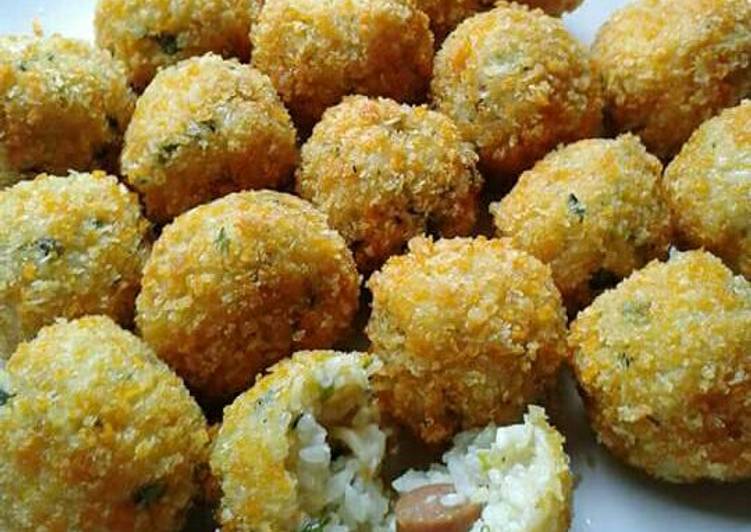  Resep  Bola bola Nasi isi  Sosis  dan Keju  oleh Chinantalya 