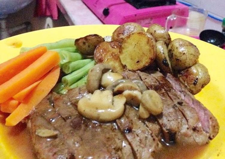 resep makanan Beef steak with mushroom sauce