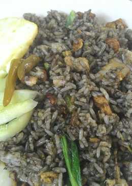 Nasi goreng Hitam cumi