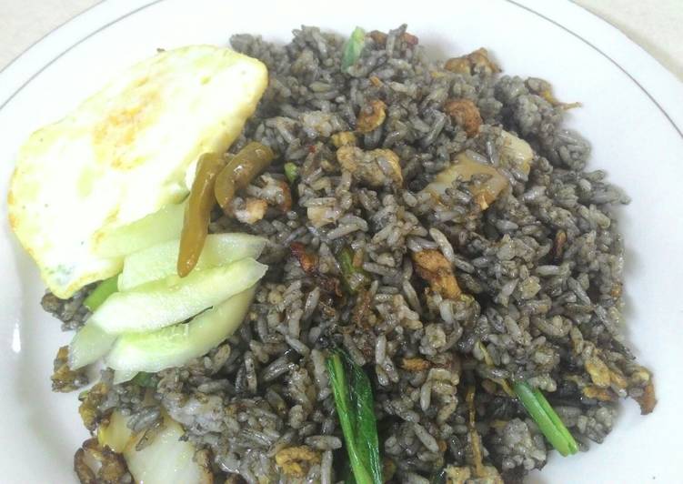 Resep Nasi goreng Hitam cumi Karya Banyuwangi Food Delivery