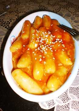 DDUKBOKKIE (kue beras pedas khas korea)