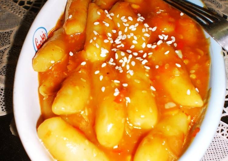 Resep DDUKBOKKIE (kue beras pedas khas korea)