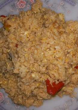 Nasi goreng ayam telor acak