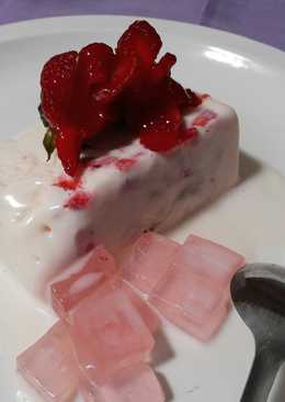 Ice cream yoghurt strawberry