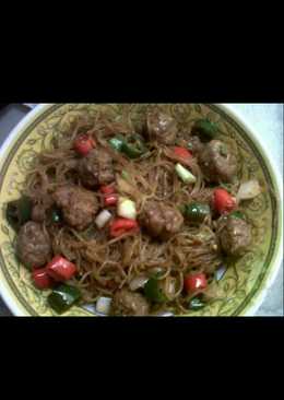 Bola-bola daging masak bihun