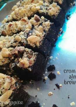 Crumbled Almond Brownies (flourless-dark choco style)